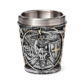 Copo de shot decorativo com escudo e cavaleiro medieval